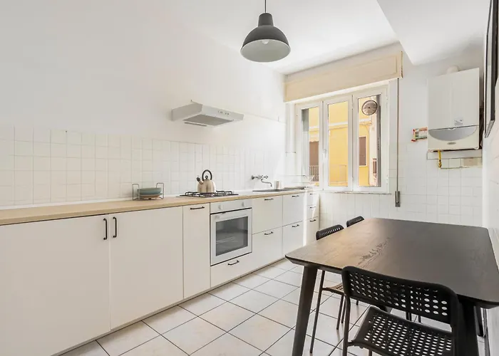 Guesthost - Close To The Апартаменти