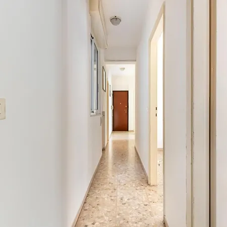 Guesthost - Close To The Viareggio