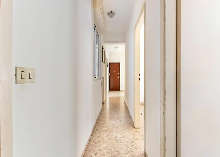 Guesthost - Close To The Viareggio