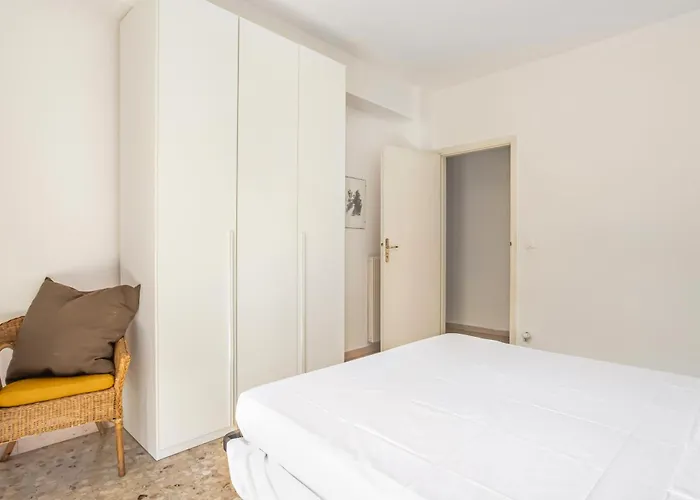 Guesthost - Close To The Appartamento Viareggio