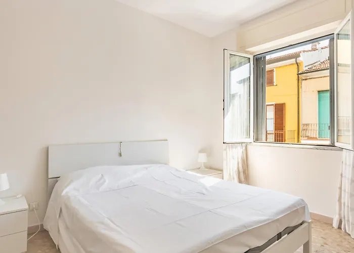 Guesthost - Close To The