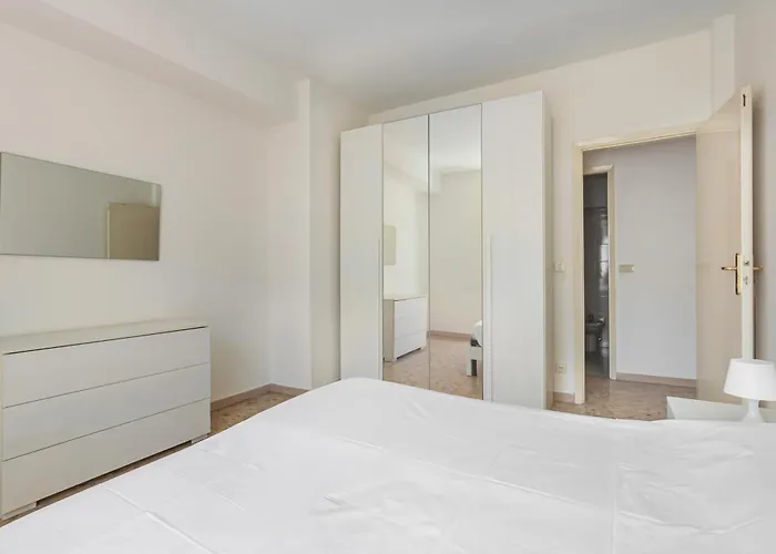 Guesthost - Close To The Appartamento